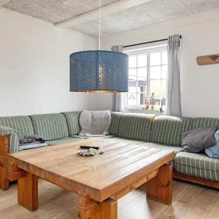 10 Person In Marstal-by Traum *